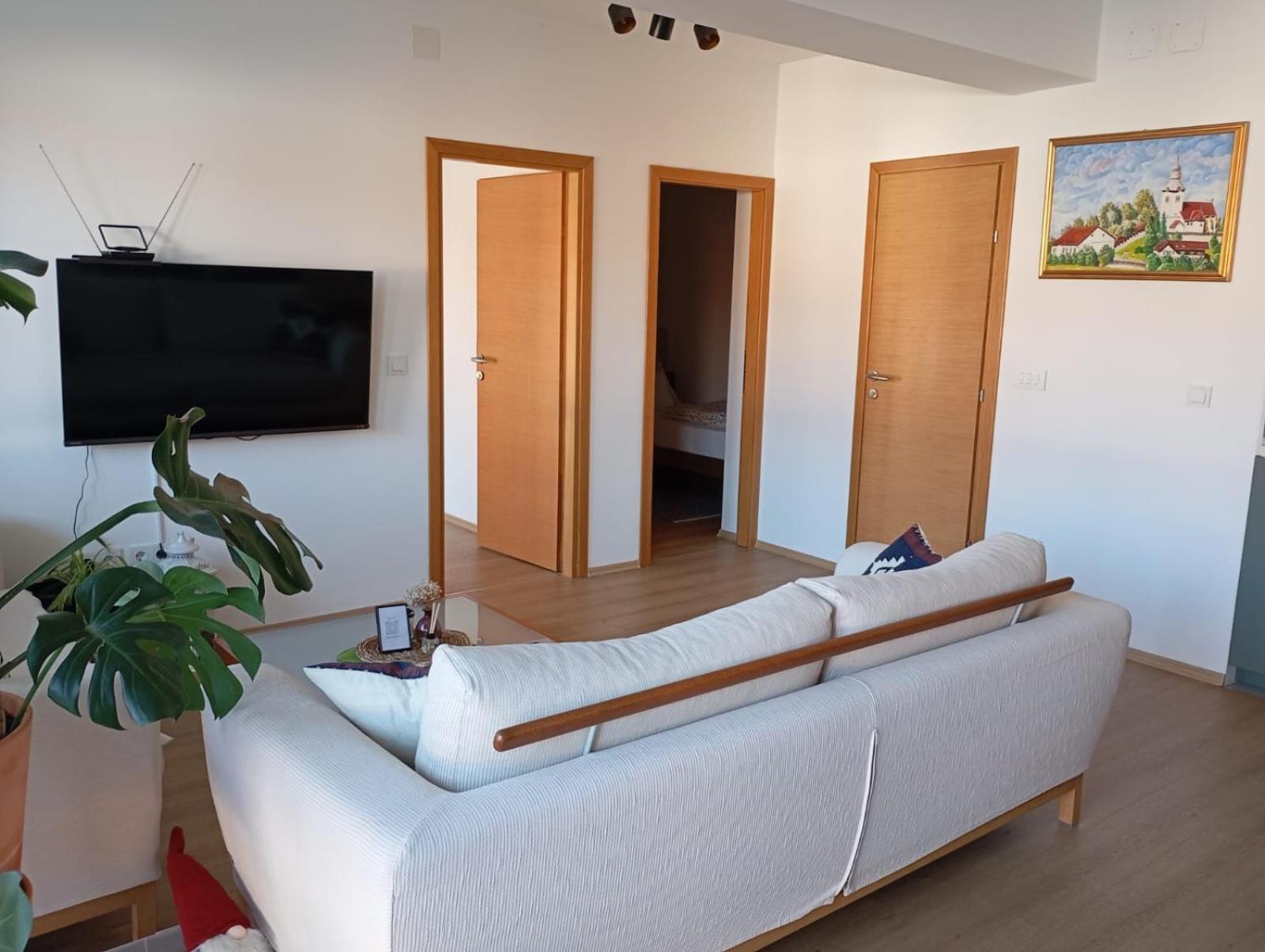 Apartman Zagreb , With Balcony And Free Parking Exterior photo